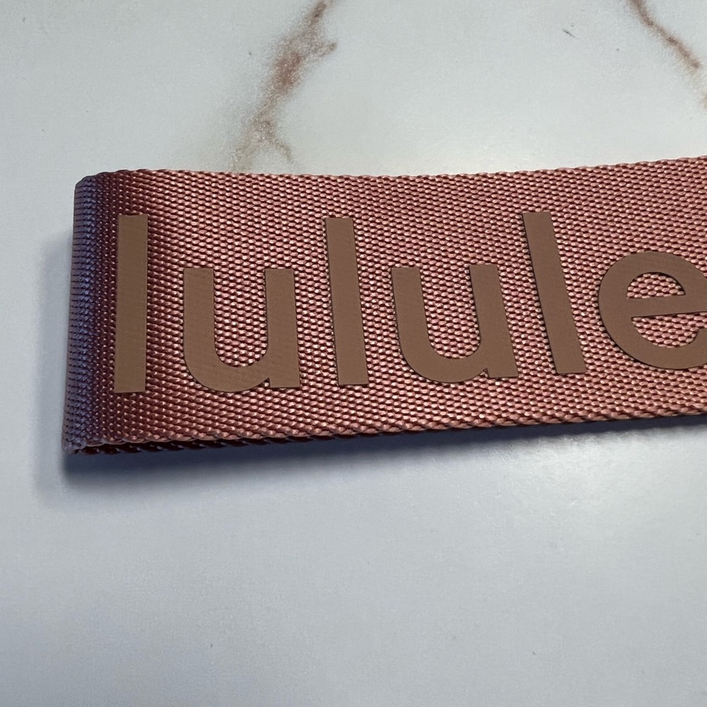 🍋 Lululemon 🍋 Never Lost Keychain Pastel Pink  NEW - Picture 9 of 10